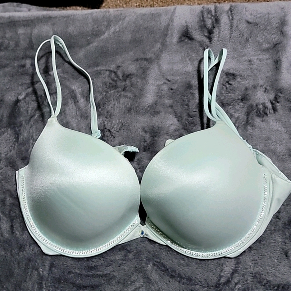 NWOT PUSH-UP BRA